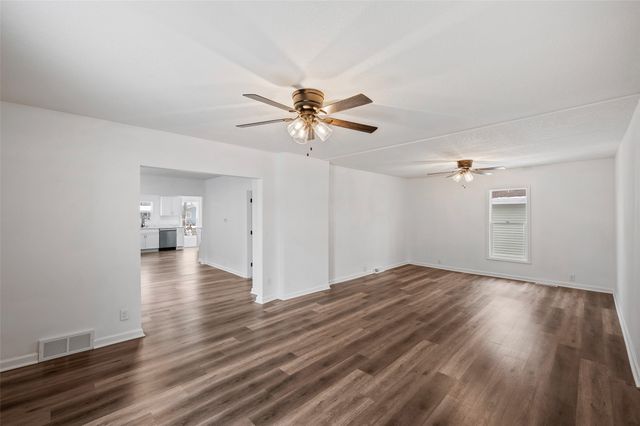 120 7th Street, West Des Moines, IA 50265