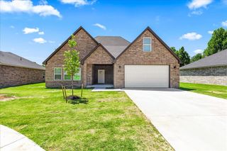 228 E Abbott Lane, Mustang, OK 73064