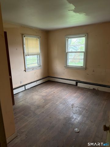 38 Robinson Street, New London, CT 06320