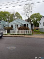38 Robinson Street, New London, CT 06320