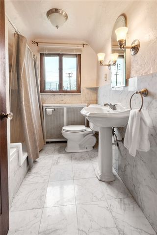 5611 Baptist Rd, Whitehall, PA 15236