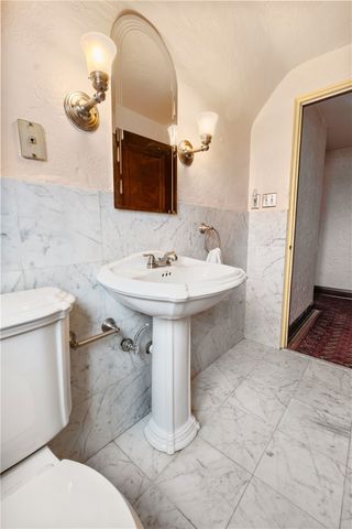 5611 Baptist Rd, Whitehall, PA 15236