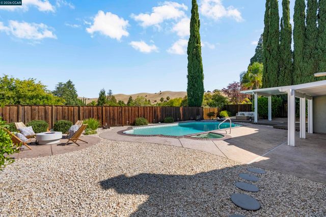 726 Bloching Circle, Clayton, CA 94517