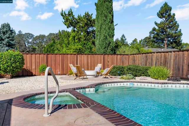 726 Bloching Circle, Clayton, CA 94517