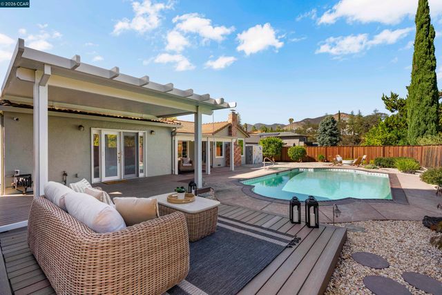 726 Bloching Circle, Clayton, CA 94517