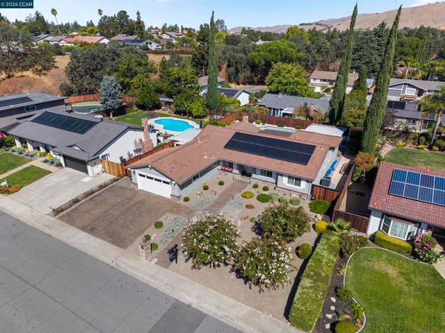 726 Bloching Circle, Clayton, CA 94517