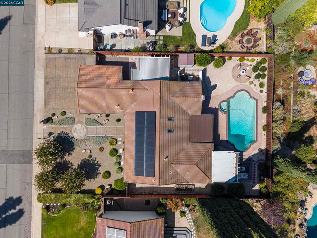 726 Bloching Circle, Clayton, CA 94517