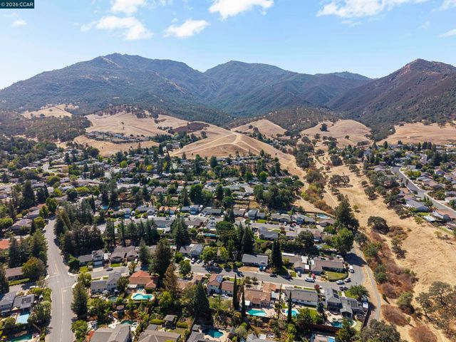 726 Bloching Circle, Clayton, CA 94517