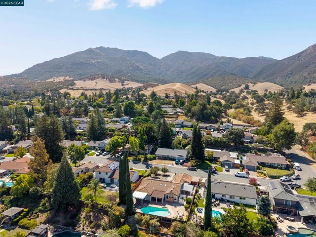726 Bloching Circle, Clayton, CA 94517