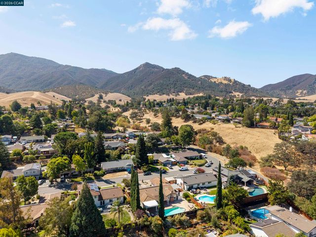 726 Bloching Circle, Clayton, CA 94517