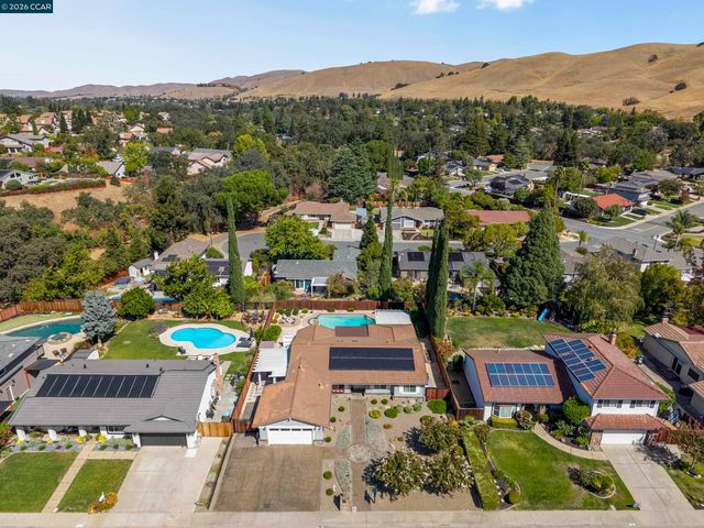 726 Bloching Circle, Clayton, CA 94517