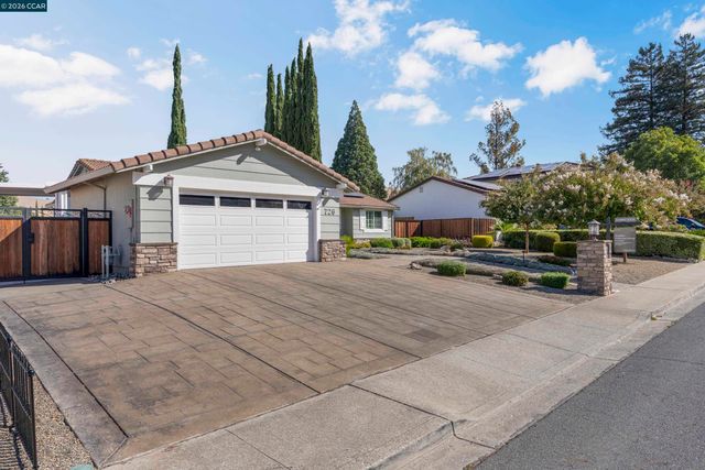 726 Bloching Circle, Clayton, CA 94517