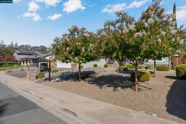 726 Bloching Circle, Clayton, CA 94517