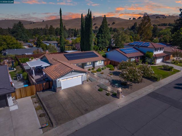 726 Bloching Circle, Clayton, CA 94517