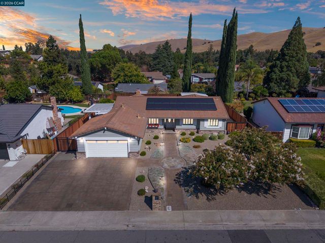 726 Bloching Circle, Clayton, CA 94517