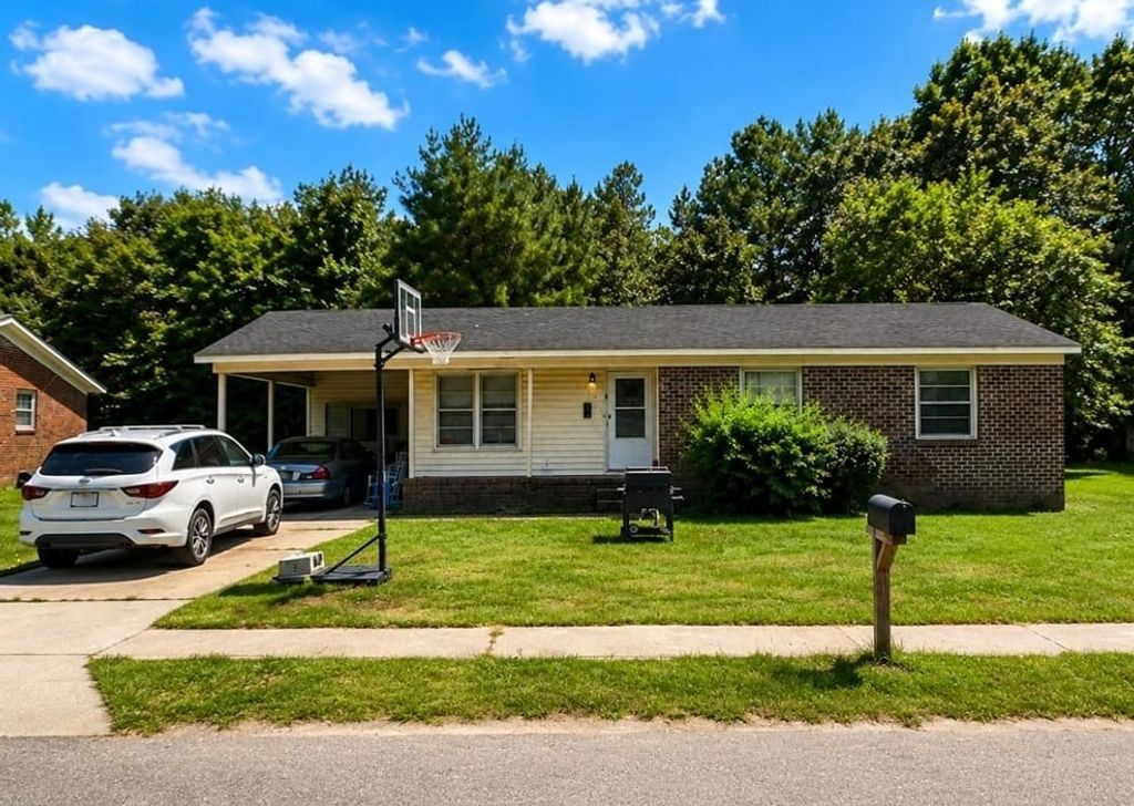 215 Huggins St, Marion, SC 29571 — exterior