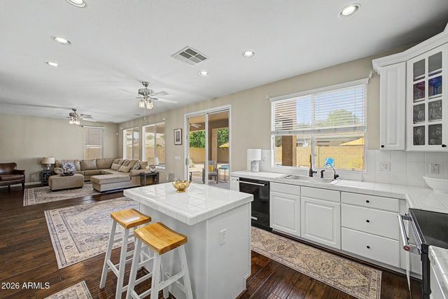 3094 E COTTON Lane, Gilbert, AZ 85234