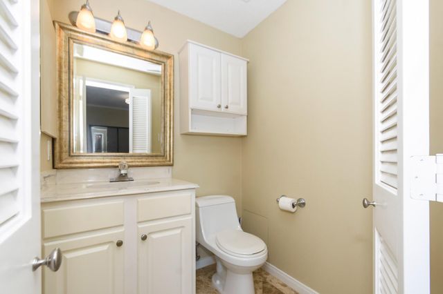 351 Lakeside Lane 305, Nassau Bay, TX 77058