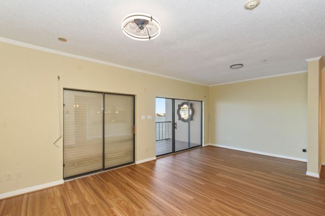 351 Lakeside Lane 305, Nassau Bay, TX 77058