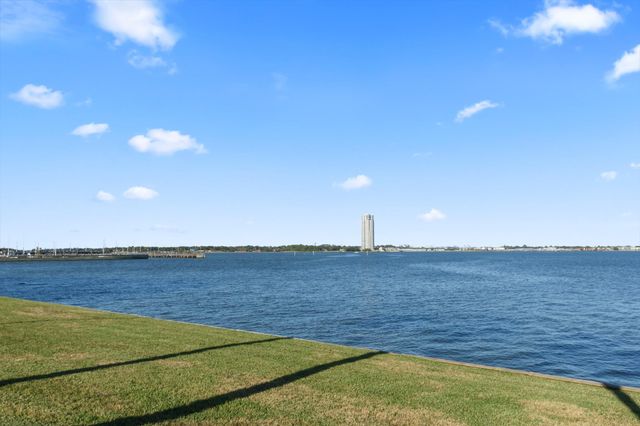351 Lakeside Lane 305, Nassau Bay, TX 77058