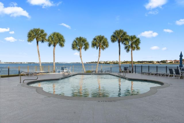 351 Lakeside Lane 305, Nassau Bay, TX 77058