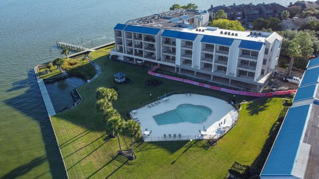 351 Lakeside Lane 305, Nassau Bay, TX 77058