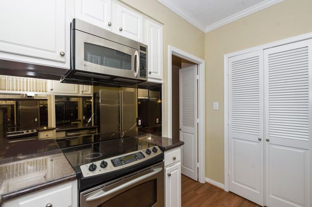 351 Lakeside Lane 305, Nassau Bay, TX 77058