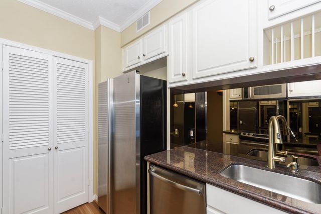 351 Lakeside Lane 305, Nassau Bay, TX 77058