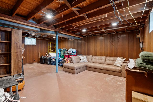 2909 Molter Ct, Louisville, KY 40217