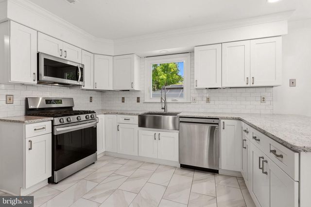 1405 SWAN LN, Mullica Hill, NJ 08062