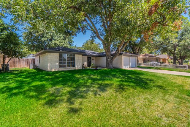 1701 Brookhaven Circle, Bedford, TX 76022