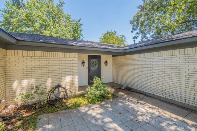 1701 Brookhaven Circle, Bedford, TX 76022