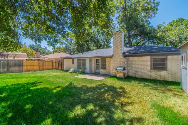 1701 Brookhaven Circle, Bedford, TX 76022