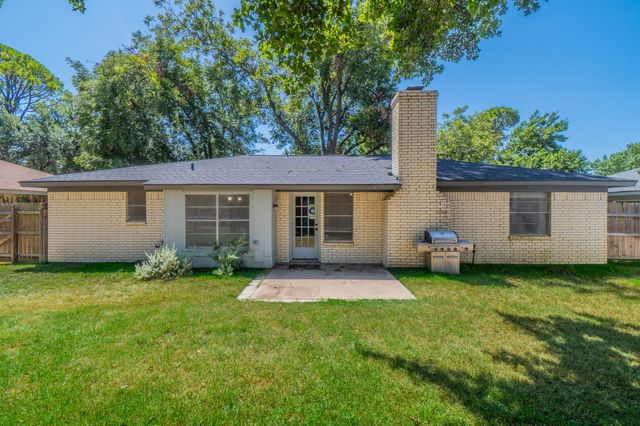 1701 Brookhaven Circle, Bedford, TX 76022