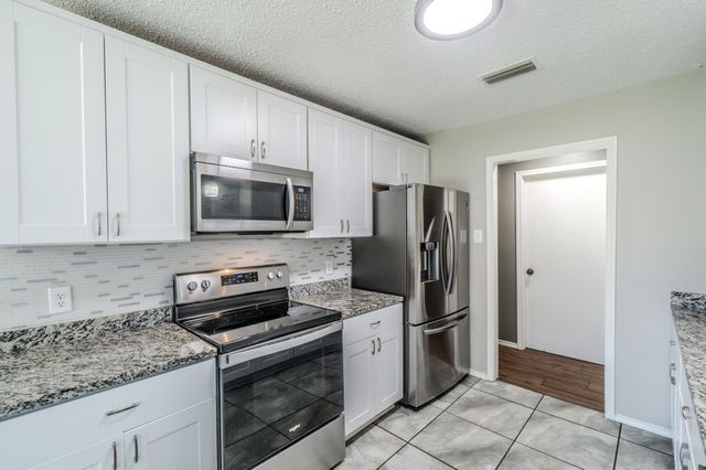 1701 Brookhaven Circle, Bedford, TX 76022