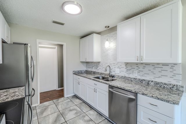 1701 Brookhaven Circle, Bedford, TX 76022