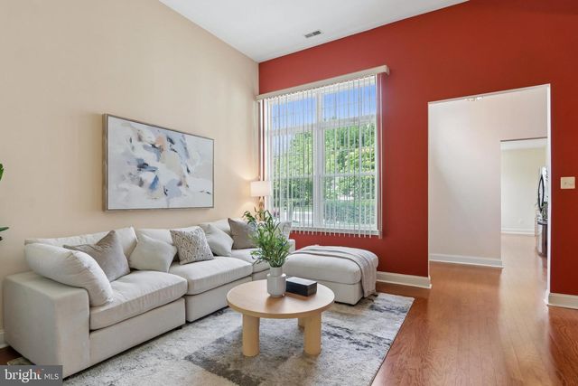 10 DICKENS DR, Lawrenceville, NJ 08648
