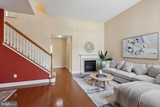 10 DICKENS DR, Lawrenceville, NJ 08648
