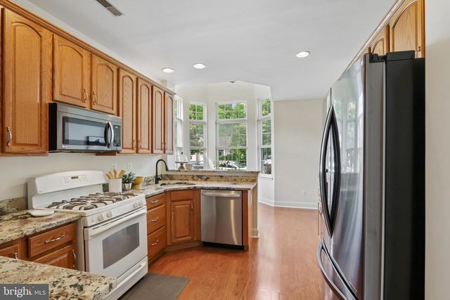 10 DICKENS DR, Lawrenceville, NJ 08648