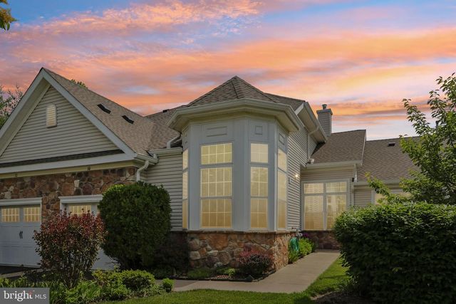 10 DICKENS DR, Lawrenceville, NJ 08648