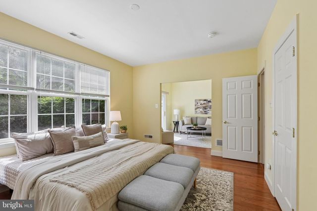 10 DICKENS DR, Lawrenceville, NJ 08648
