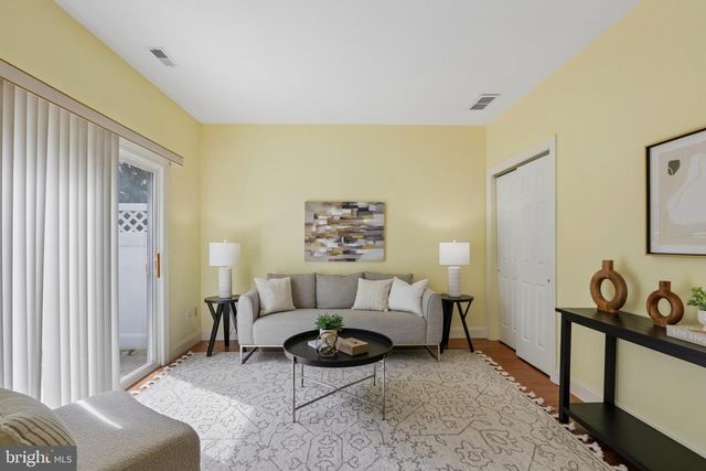 10 DICKENS DR, Lawrenceville, NJ 08648