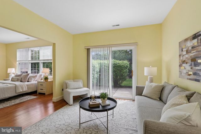 10 DICKENS DR, Lawrenceville, NJ 08648