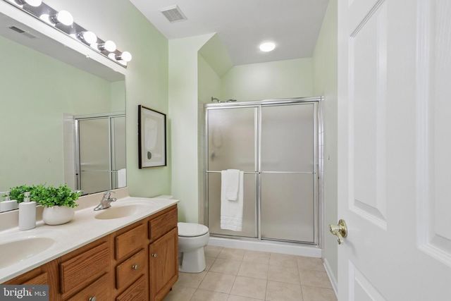10 DICKENS DR, Lawrenceville, NJ 08648