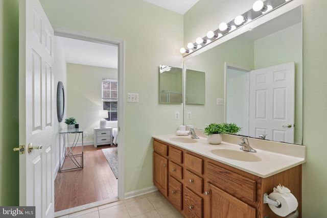 10 DICKENS DR, Lawrenceville, NJ 08648