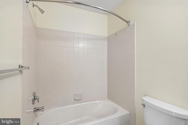 10 DICKENS DR, Lawrenceville, NJ 08648