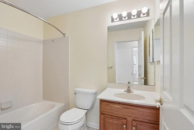 10 DICKENS DR, Lawrenceville, NJ 08648