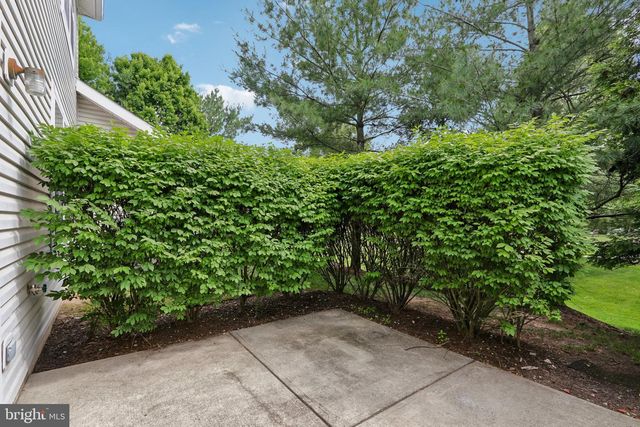 10 DICKENS DR, Lawrenceville, NJ 08648