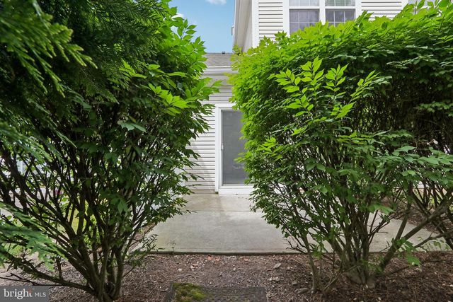 10 DICKENS DR, Lawrenceville, NJ 08648