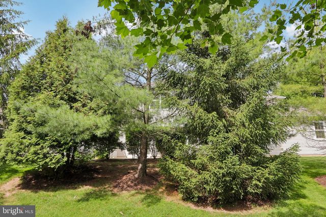 10 DICKENS DR, Lawrenceville, NJ 08648